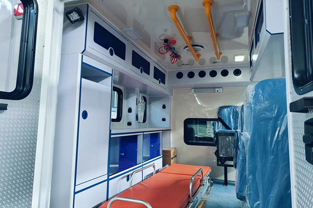 Ambul&acirc;ncia de monitoramento de coleta 4x4